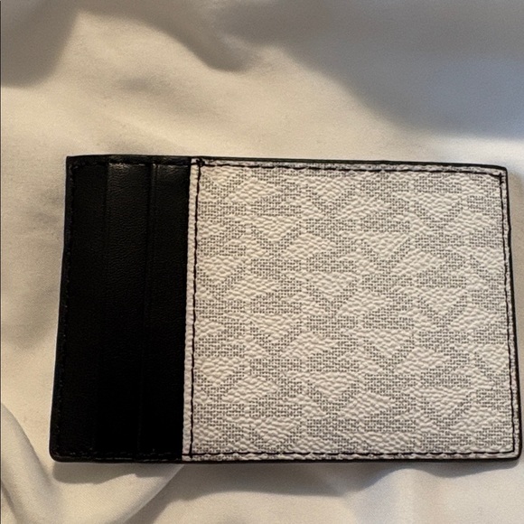 Michael Kors NWT Monogram Black and White Card Holder-NWT $78 retail - Picture 2 of 6